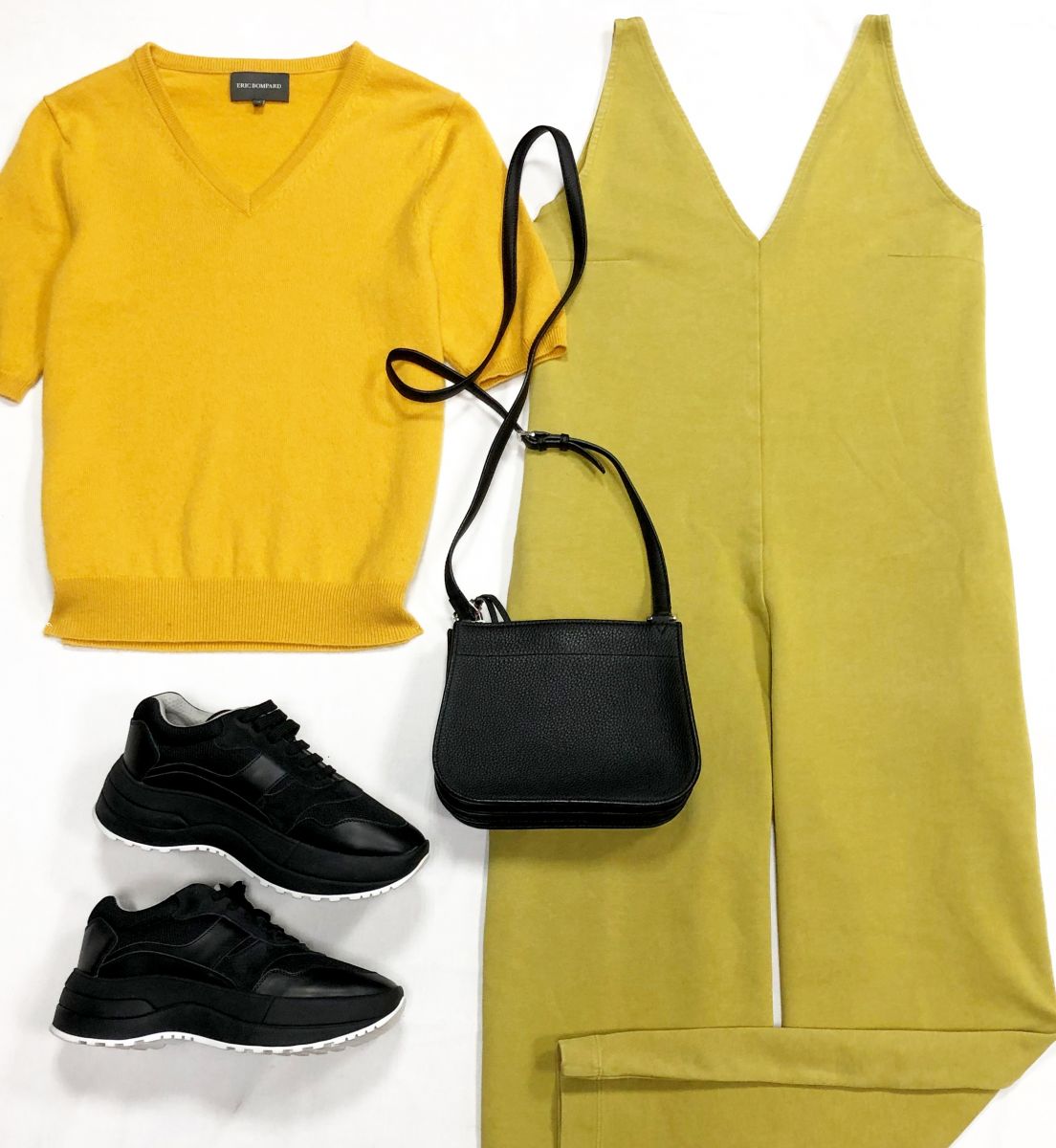 Комбинезон размер M цена 7 828 руб
Кофта Eric Bompard размер M цена 7 828 руб
Кроссовки Celine размер 36 цена 39 138 руб
Сумка