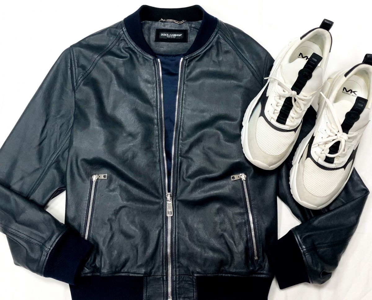 #Mechtamen
Куртка DOLCE GABBANA размер 52 цена 78 275 руб 
Кроссовки MICHAEL KORS размер 11.5 цена 7 828 руб
