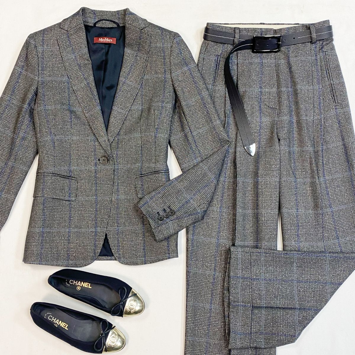 Костюм /люрекс/ Max Mara размер 40 цена 15 385 рубБалетки Chanel размер 35 цена 15 385 руб