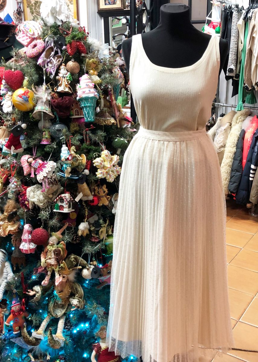 Топ / пайетки/ Celine размер M цена 23 483 руб
Юбка Self Portrait размер 12/8 цена 15 655 руб