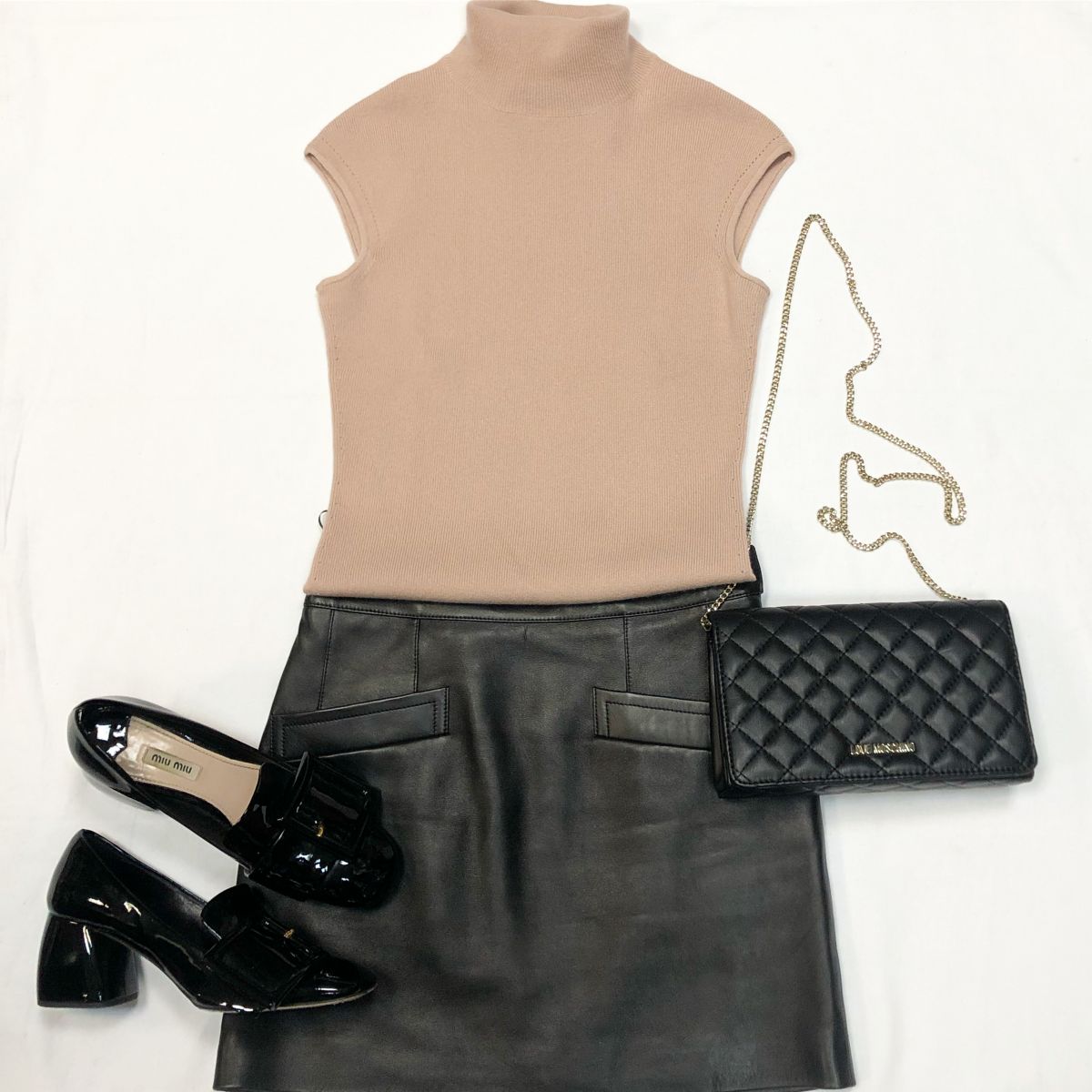 Кофта /кашемир/ Loro Piana размер 38 цена 15 385 руб Юбка /кожа/ Saint Laurent размер 38 цена 23 078 руб Сумочка Moschino