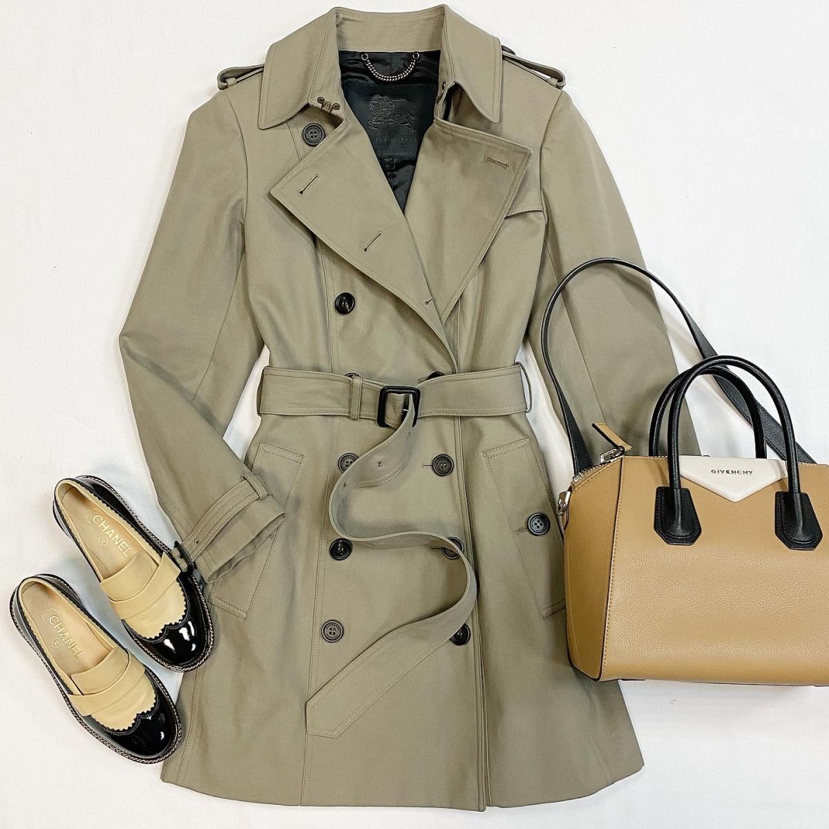 Тренч Burberry размер 42 цена 30 770 рубЛоферы Chanel размер 36 цена 53 847 рубСумка Givenchy