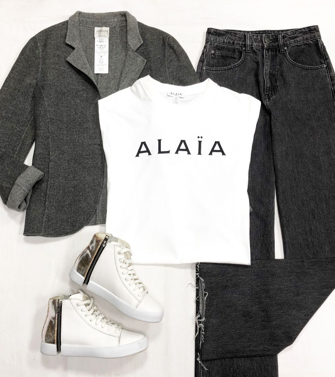 Жакет Armani размер 44 цена 10 959 руб
Джинсы 2MOOD размер 26 цена 7 828 руб
Футболка Alaïa размер 44 цена 31 310 руб
Кеды Diesel размер 39 цена 4 697 руб