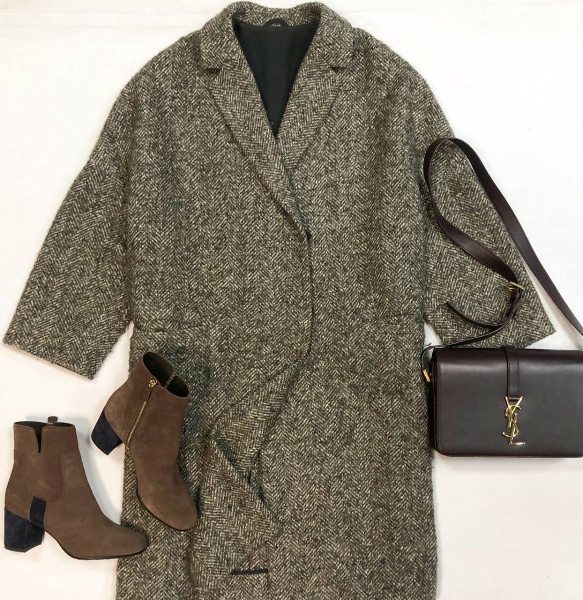 Пальто Brunello Cucinelli размер 44 цена 76 925 рубБотинки Chanel размер 38 цена 30 770 рубСумка Ysl