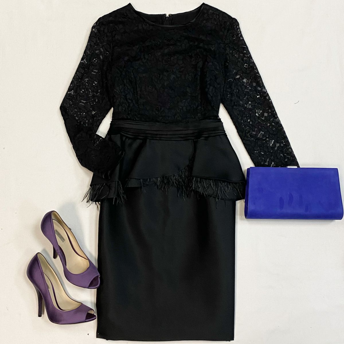 Платье/ажур/ Carolina Herrera размер 8 цена 15 385 рубТуфли Bottega Veneta размер 38 цена 7 693 рубКлатч Sergio Rossi