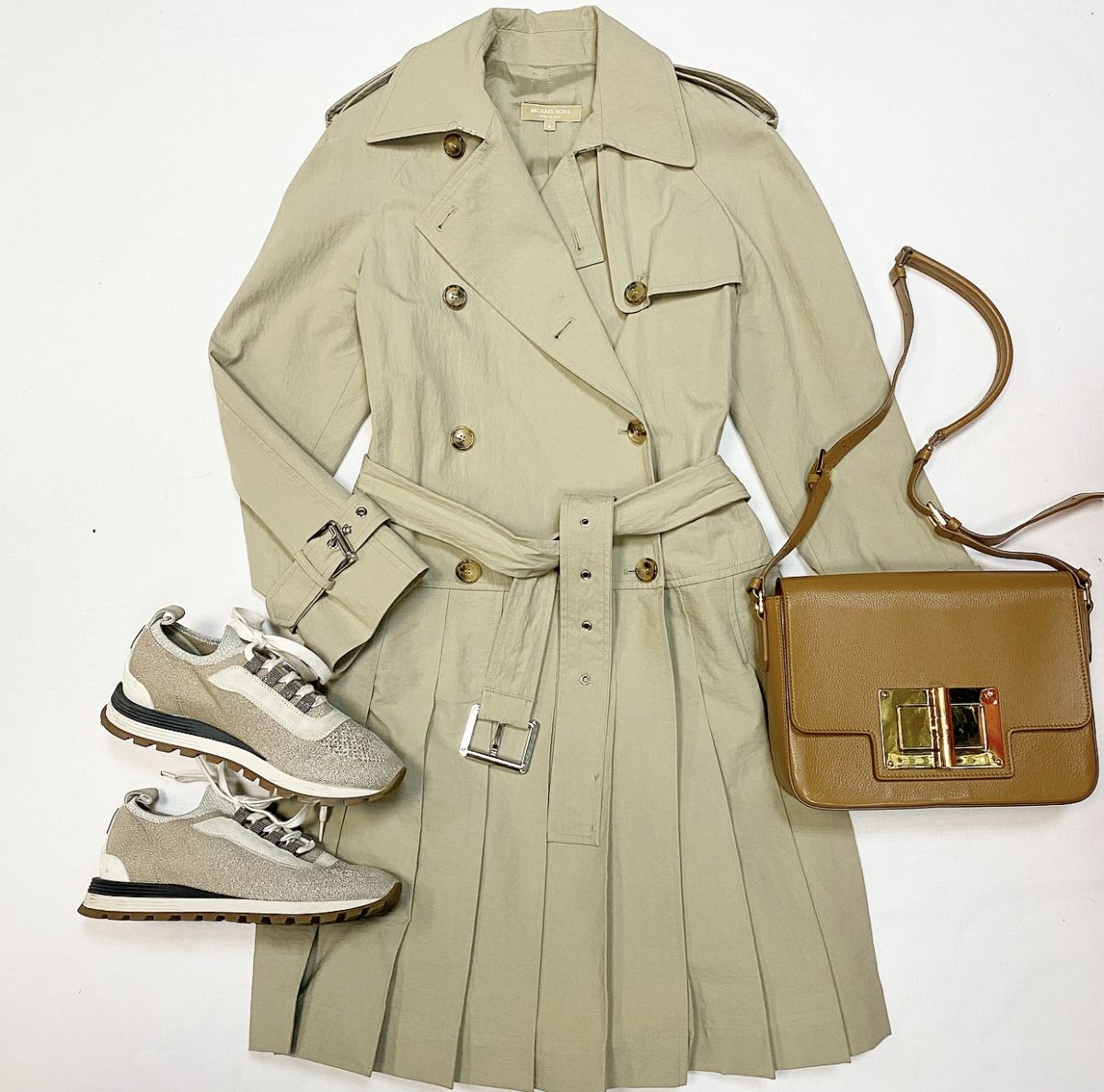 Плащ Michael Kors размер 4 цена 18 463 рубКеды Brunello Cucinelli размер 38 цена 23 078 рубСумка Tom Ford