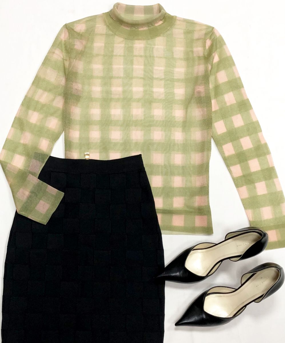 Кофта Fendi размер 42 цена 10 959 рубЮбка Balmain размер 38 цена 7 828 рубТуфли Celine размер 40 цена 31 310 руб