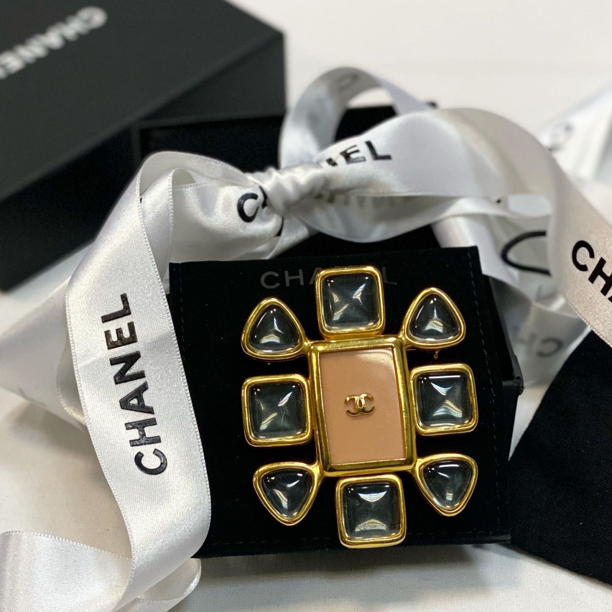 Брошка Chanel  цена 30 770 руб 