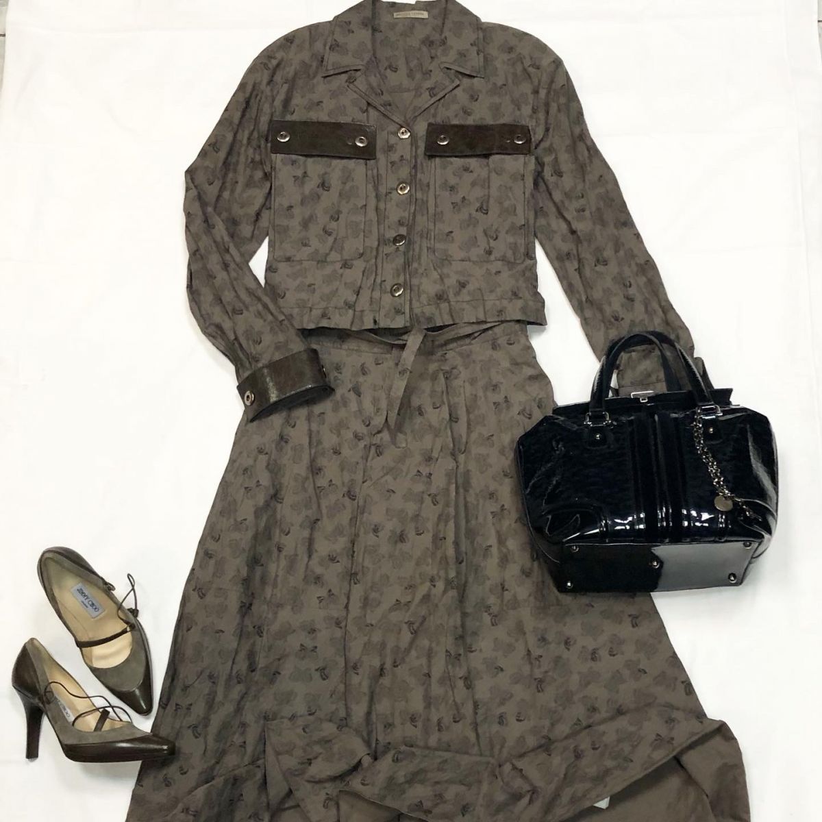 Костюм Bottega Veneta размер 46 цена 23 078 руб Туфли Jimmy Choo размер 37 цена 10 770 руб Сумка Gucci
