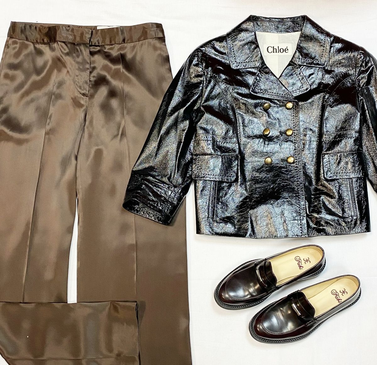 Куртка Chloe размер 42 цена 15 385 рубБрюки Alexander McQueen размер 42 цена 18 463 рубЛоферы Fabi размер 38 цена 12 308 руб