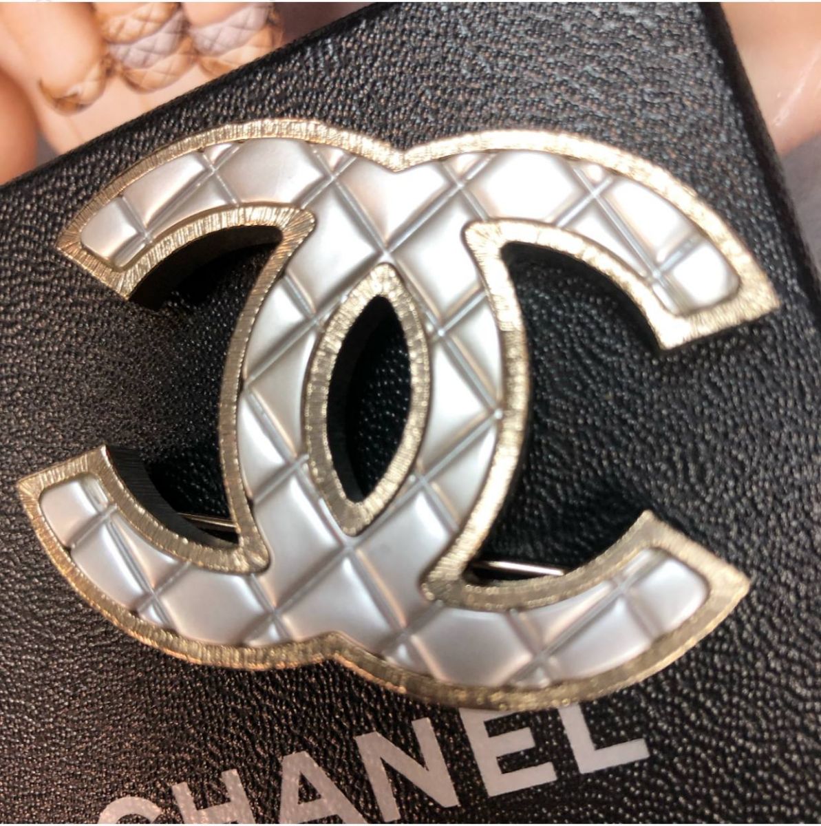 Брошка CHANEL цена 46 155 руб 