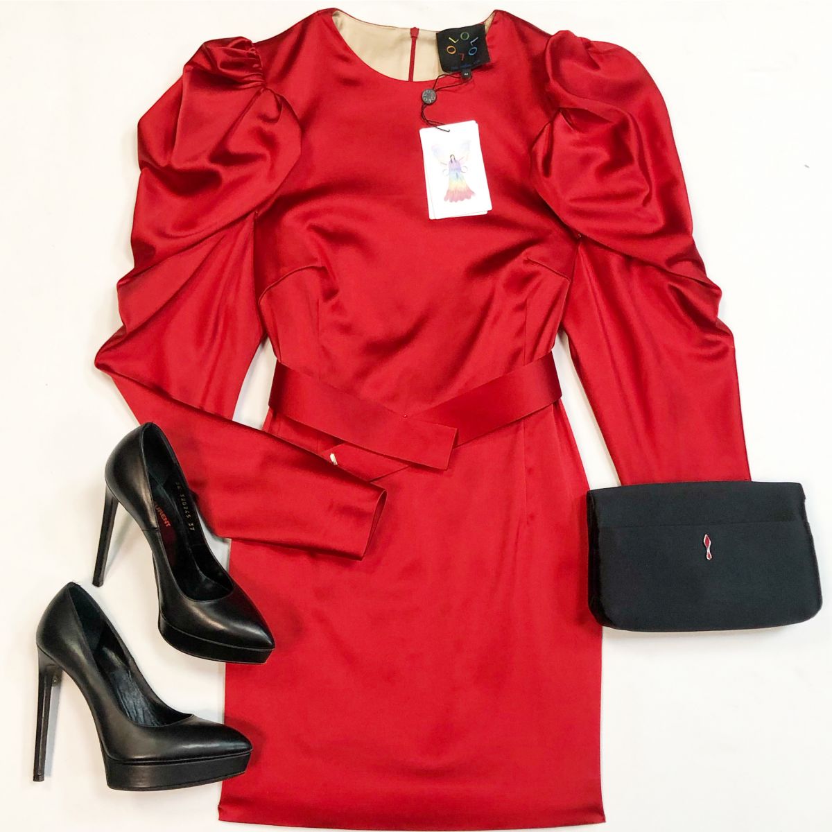 Платье Ololol размер 42 цена 23 078 рубТуфли Saint размер 37 цена 9 231 рубКлатч Louboutin