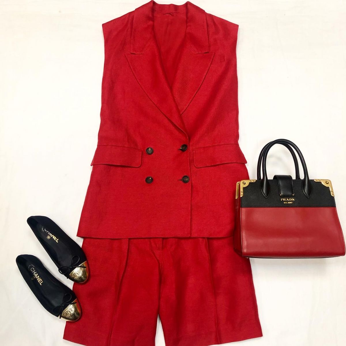 Костюм /лён/ Brunello Cuccinelli размер 34 цена 38463 руб Балетки Chanel размер 35 цена 23 078 руб Сумка Prada