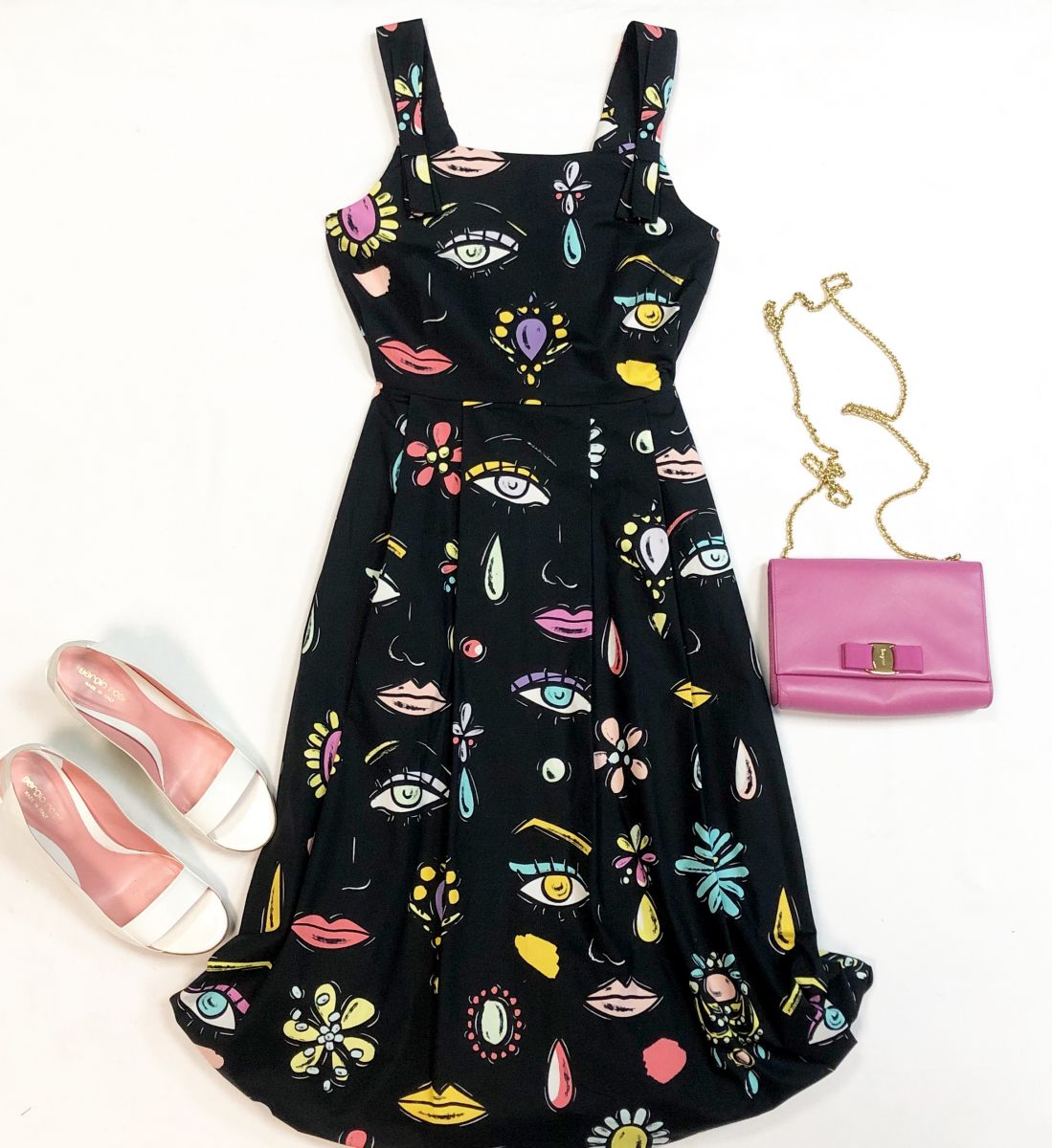 Сарафан Moschino размер 38 цена 15 385 рубБосоножки Sergio Rossi раз 39.5 цена 10 770 рубСумка Salvatore Ferragamo