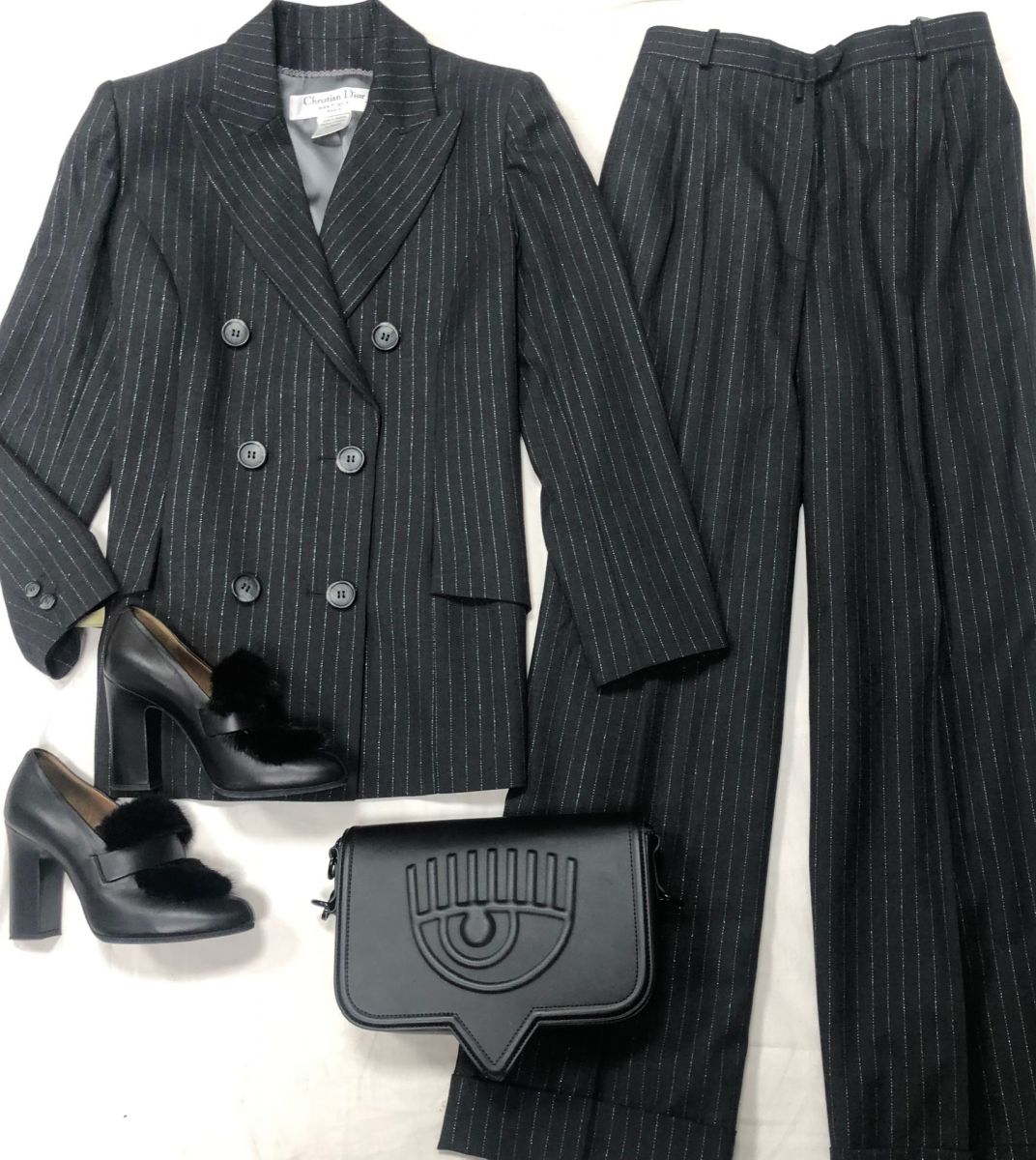 Костюм Christian Dior размер 42/44 цена 62 620 руб 
Туфли Hermès размер 39.1/2 цена 46 965 руб 
Сумка Ciara Ferrani