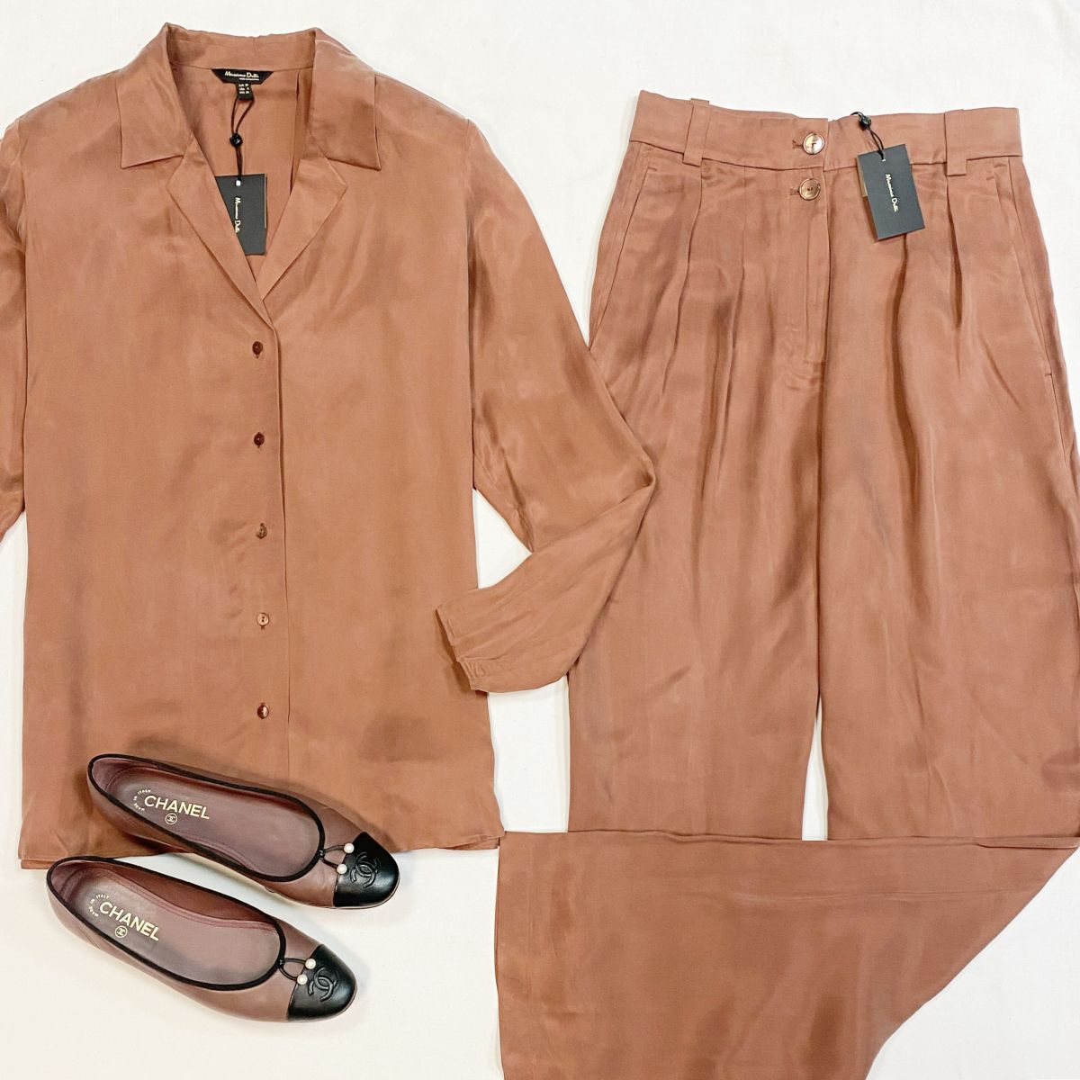 Костюм Massimo Dutti размер 36 цена 7 693 руб/с биркой / Балетки Chanel размер 39.5 цена 23 078 руб