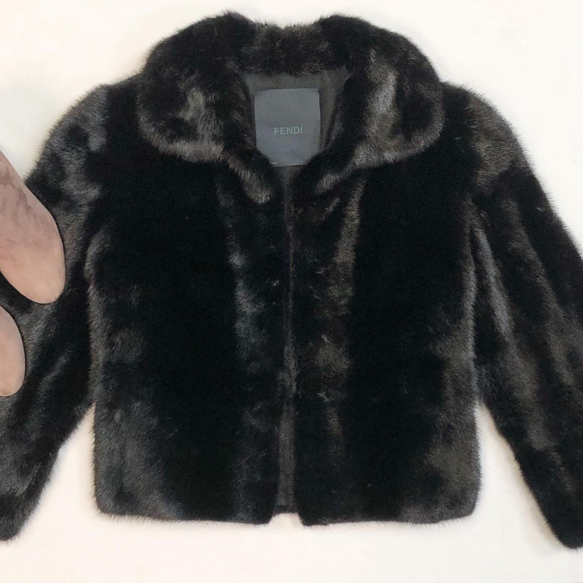Шубка/мех норки/ Fendi размер 40 цена 69 233 рубБотильоны Dolce Gabba размер 36.5 цена 30 770 руб