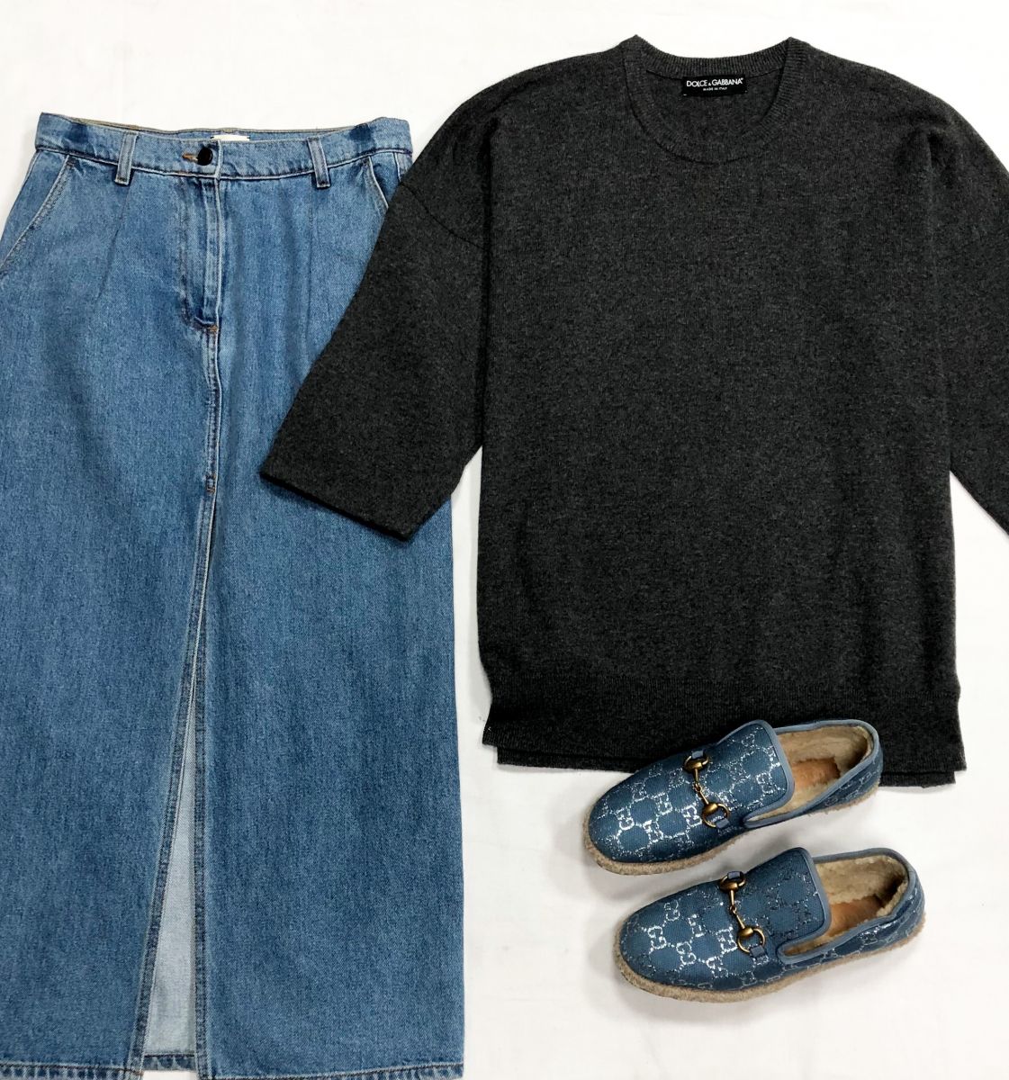 Кофта Dolce Gabbana размер 42 цена 15 655 руб
Юбка /джинса/ Magda Butrym размер 36 цена 23 483 руб
Лоферы Gucci размер 38.5 цена 31 310 руб