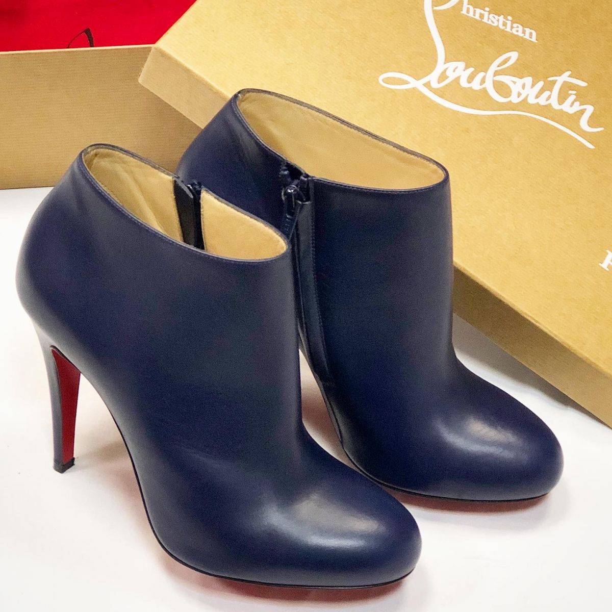 Ботильоны LOUBOUTIN  размер 38 цена 23 077 руб / новые /