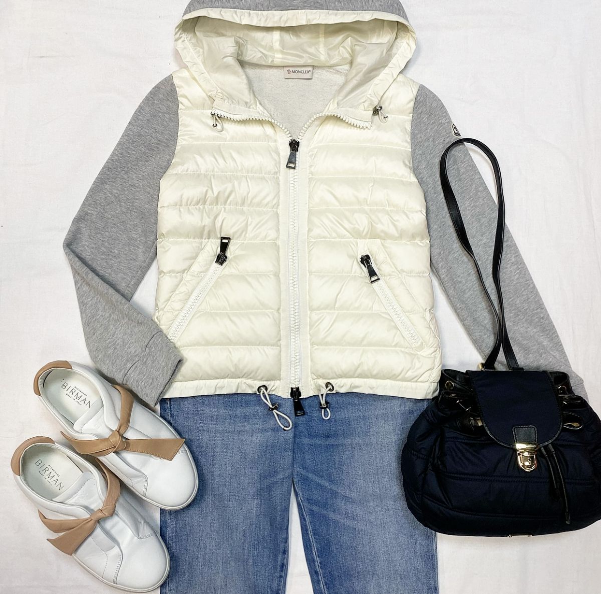 Куртка Moncler размер XS цена 9 231 рубДжинсы Roberto Cavalli размер 38 цена 4 616 рубСлипоны Alexandre Birman размер 39 цена 10 770 рубРюкзак Burberry