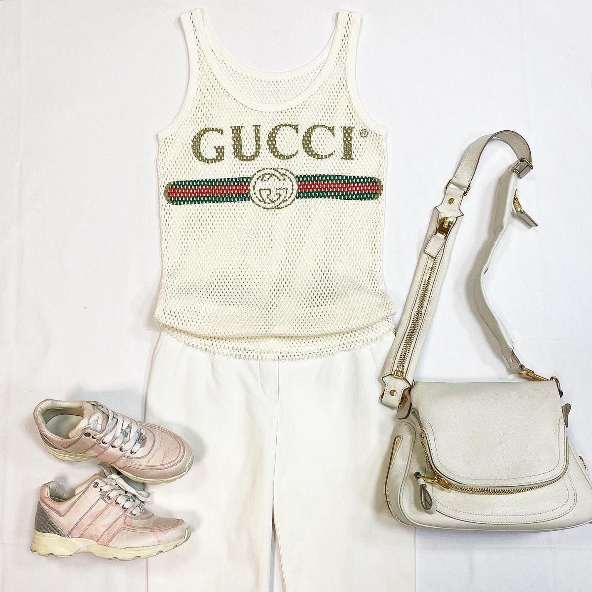 Майка Gucci размер XS цена 15 385 руб Брюки Loro Piana размер 42 цена 15 385 руб Кроссовки Chanel размер 36 цена 15 385 руб Сумка Tom Ford