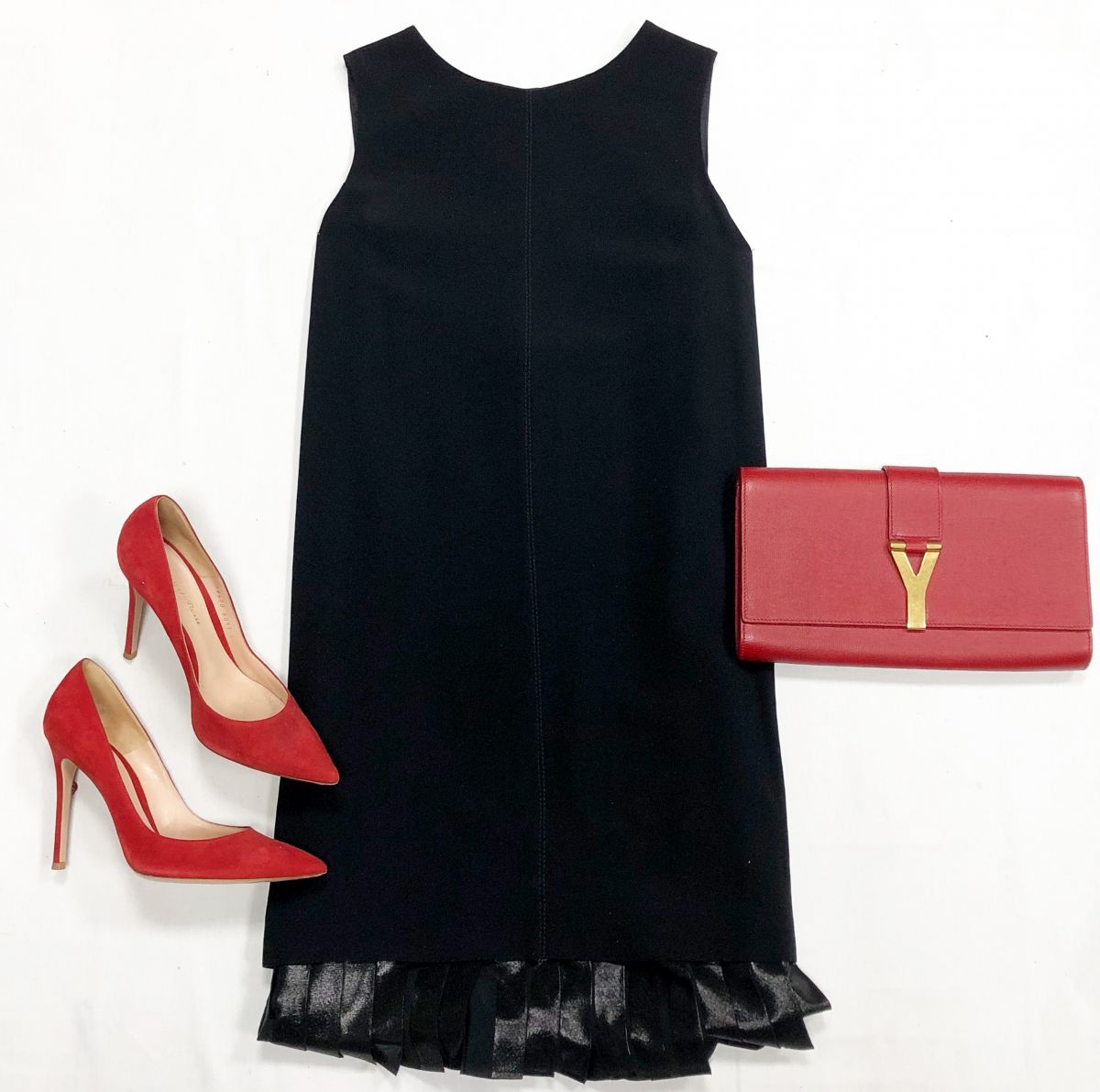 Платье Sportmax размер 36 цена 10 770 рубТуфли Gianvito Rossi размер 38.5 цена 15 385 рубКлатч Ysl