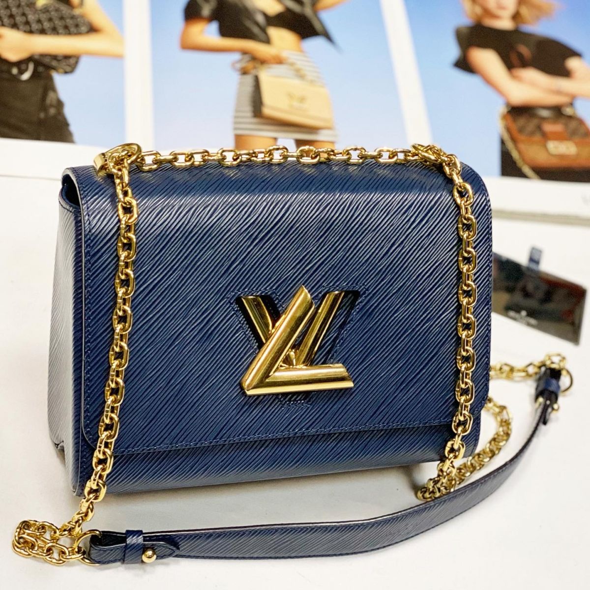 Сумка Louis Vuitton размер 23/17 цена 153 847 руб 