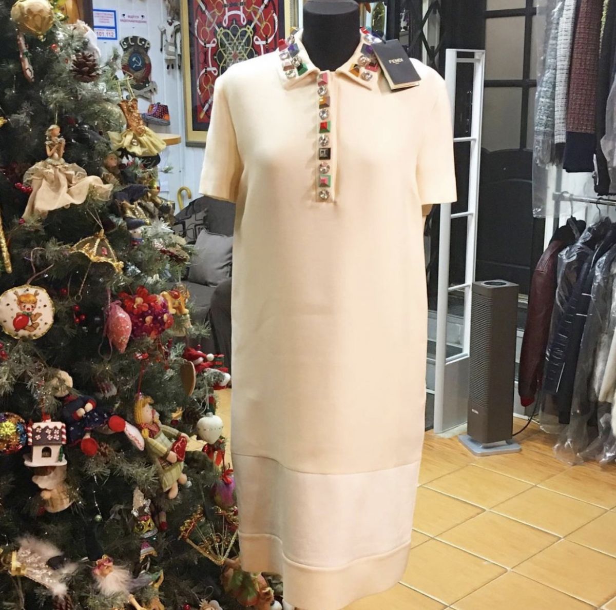 Платье /камни/ FENDI  размер 46 цена 30 770 руб