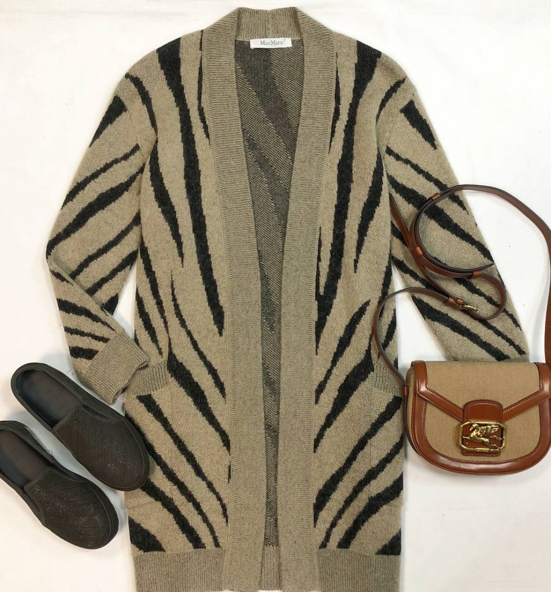 Кардиган Max Mara размер XS цена 10 770 руб
Слипоны Brunello Cucinelli размер 37 цена 23 078 руб
Сумка Etro