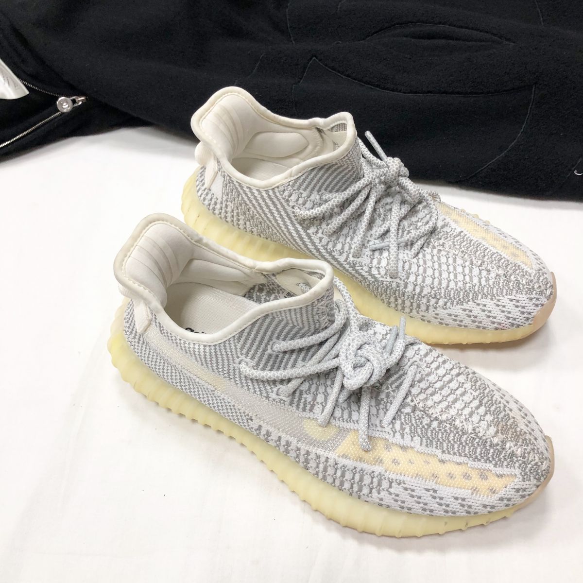 Кроссовки YEZZY размер 40.2/3 цена 4 697 руб