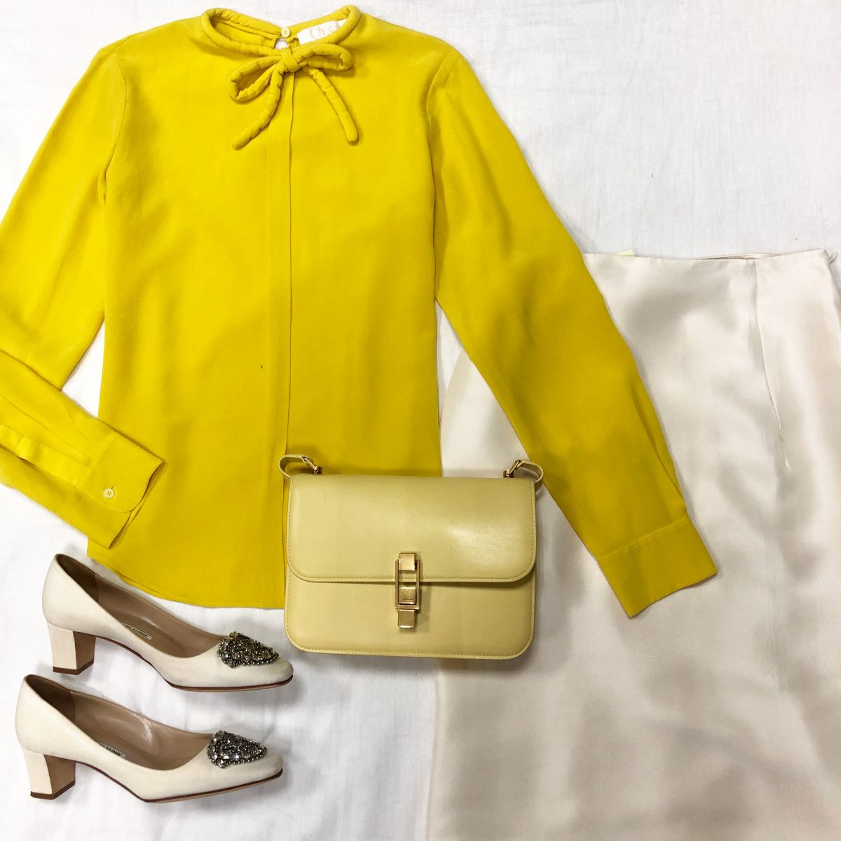 Блузка Chloe размер S цена 10 959 руб 
Юбка RALPH LAUREN размер 2 цена 23 484 руб 
Туфли MANOLO BLAHNIK размер 36 цена 15 655 руб 
Сумка SAINT LAURENT