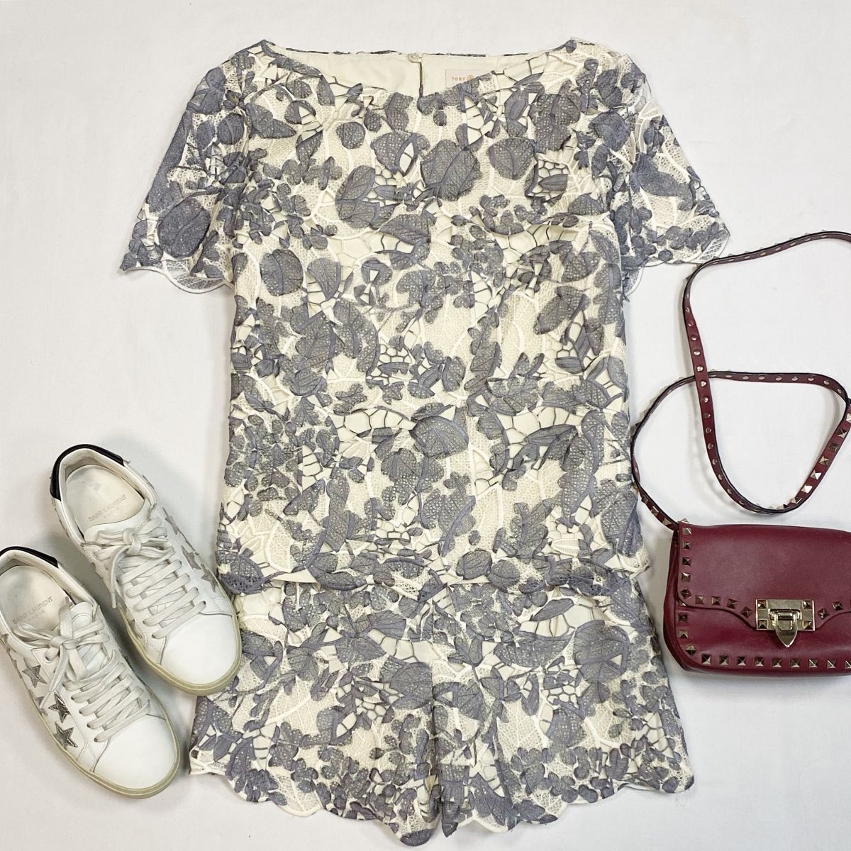 Костюм/шитьё/ Tory Burch размер 2 цена 4 616 рубКеды Saint Laurent размер 36 цена 18 462 рубСумка Valentino