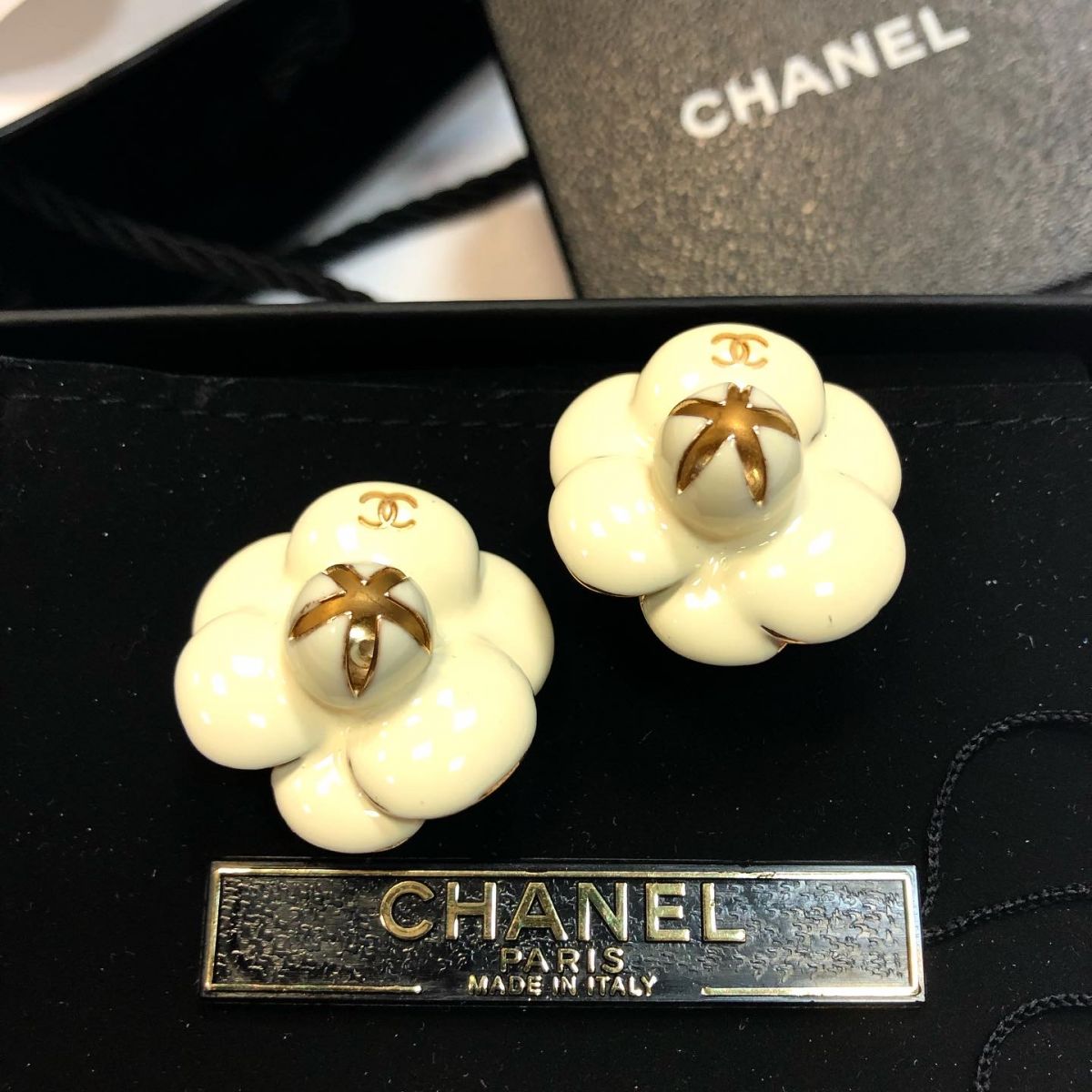 Клипсы Chanel  цена 23 078 руб /в коробке/