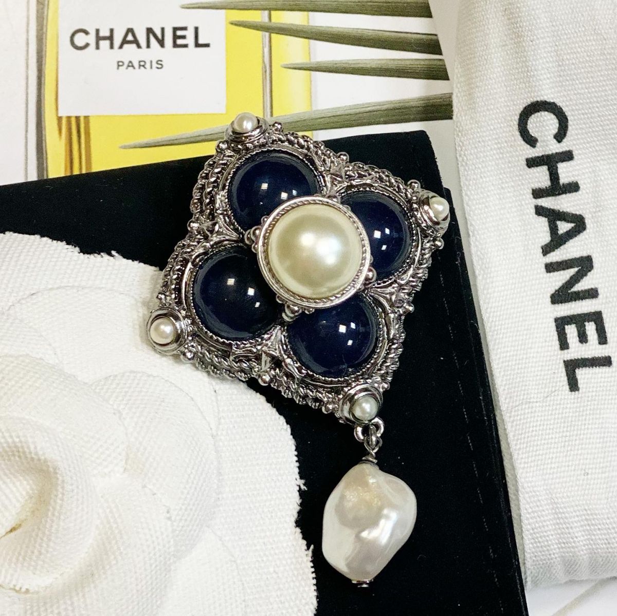 Брошка Chanel цена 46 155 руб 