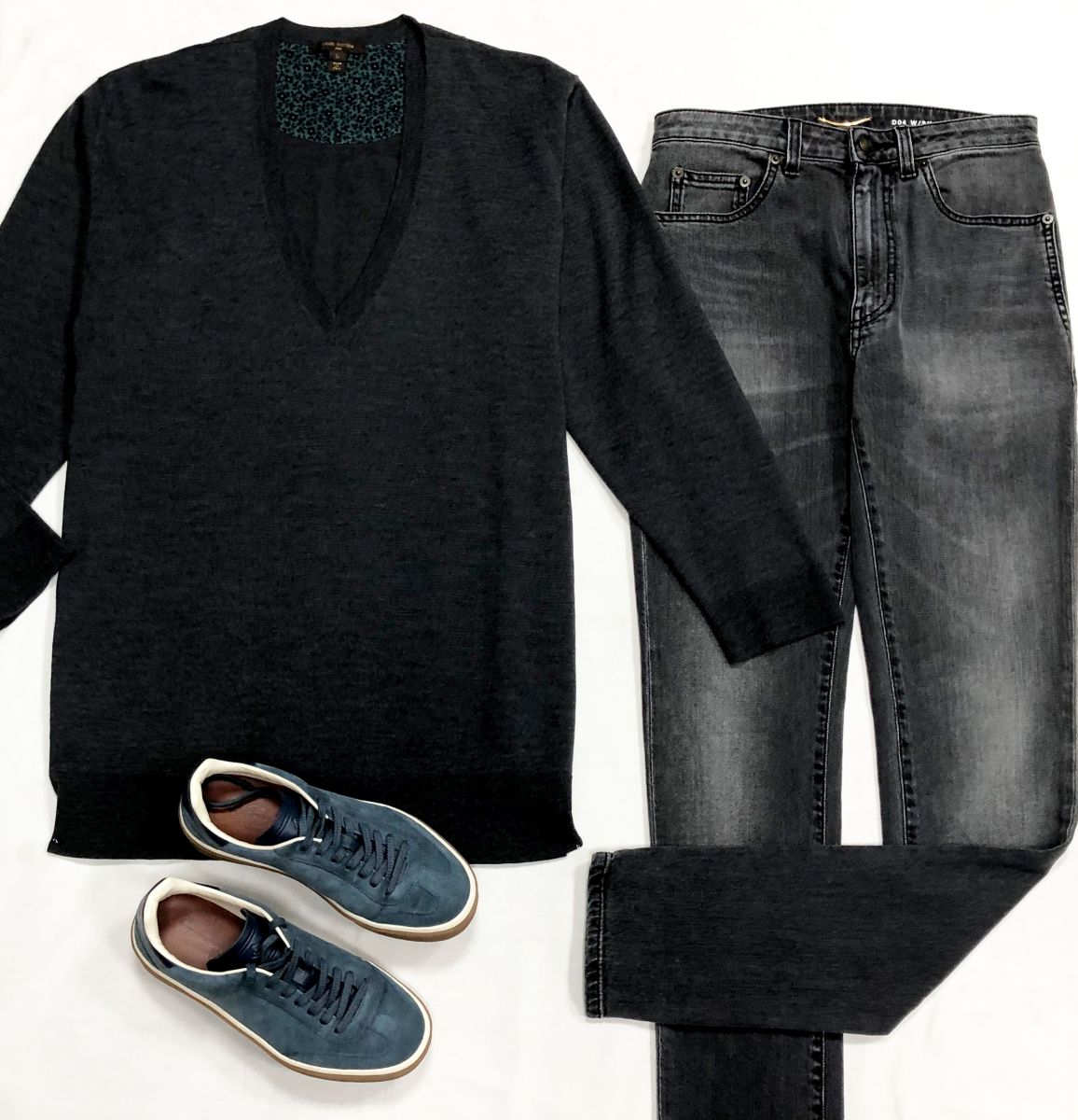 Кофта Louis Vuitton размер L цена 23 483 руб
Джинсы Saint Laurent размер 25 цена 15 655 руб
Кеды LORO PIANA размер 36.5 цена 57 925 руб