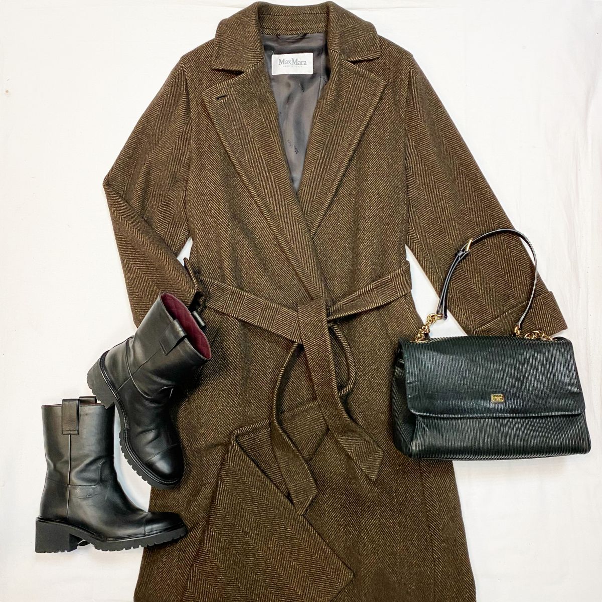 Пальто Max Mara размер 42 цена 23 078 руб Ботинки Chanel размер 37.5 цена 38 463 рубСумка Dolce Gabbana