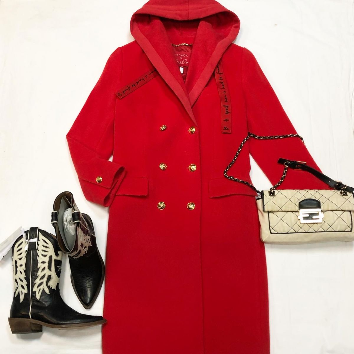 Пальто ESCADA размер 38 цена 30 770 руб 
сумочка FENDI