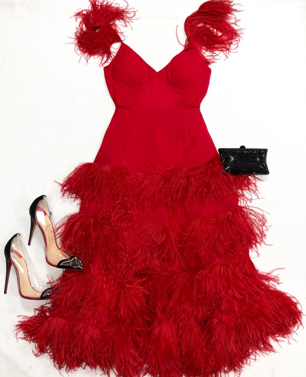 Платье/ первая/ YANA Raskovalova размер 42 цена 156 550 руб
Туфли LOUBOUTIN размер 40 цена 23 483 руб