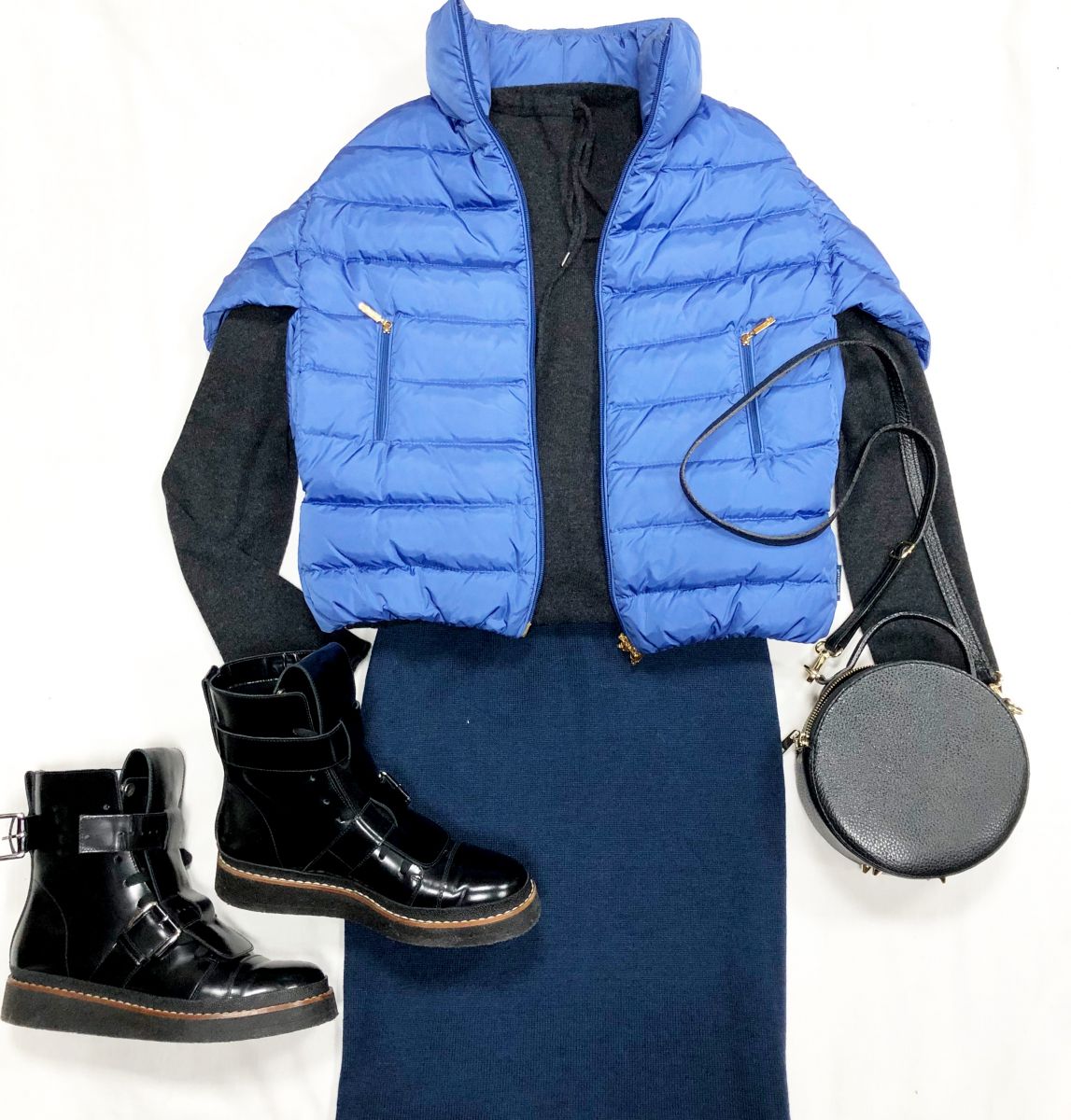 Жилет MONCLER размер 1 цена 23 078 руб
Кофта Falconeri размер M цена 7 693 руб
Юбка Max Mara размер S цена 9 231 руб
Ботинки MARNI размер 40 цена 15 385 руб
Сумка Intrend 
