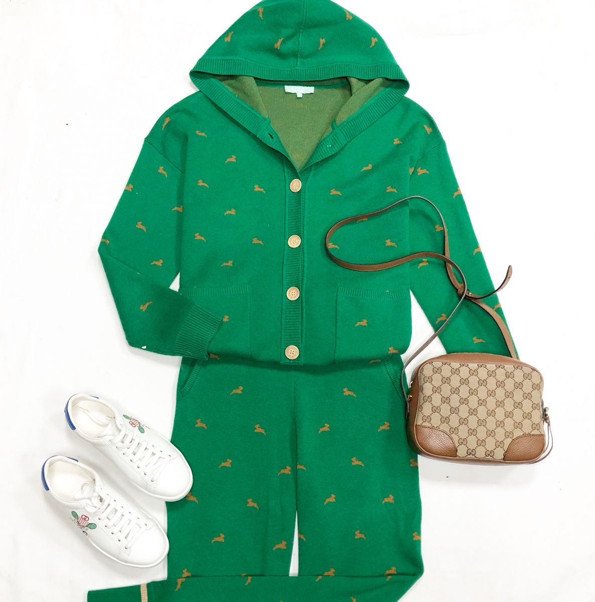 Костюм AKHMADULLINA размер 42 цена 9 231 рубКеды Gucci размер 36 цена 23 078 рубСумка Gucci