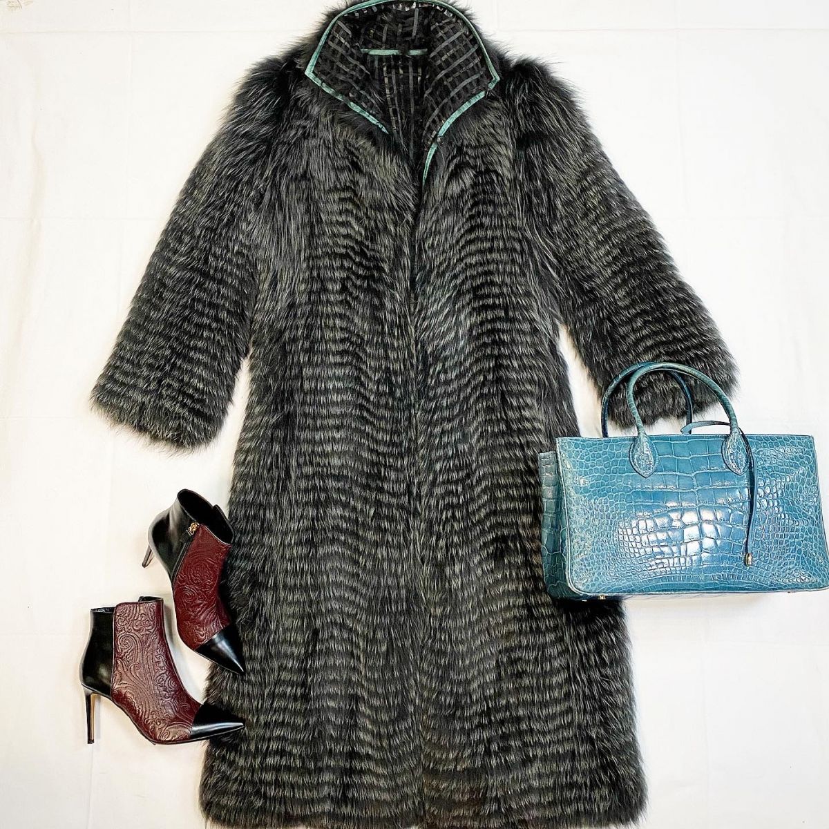 Шуба / мех лисы / Fendi размер 42 цена 184 620 руб Ботильоны Etro размер 38 цена 23 078 рубСумка / крокодил / Locati