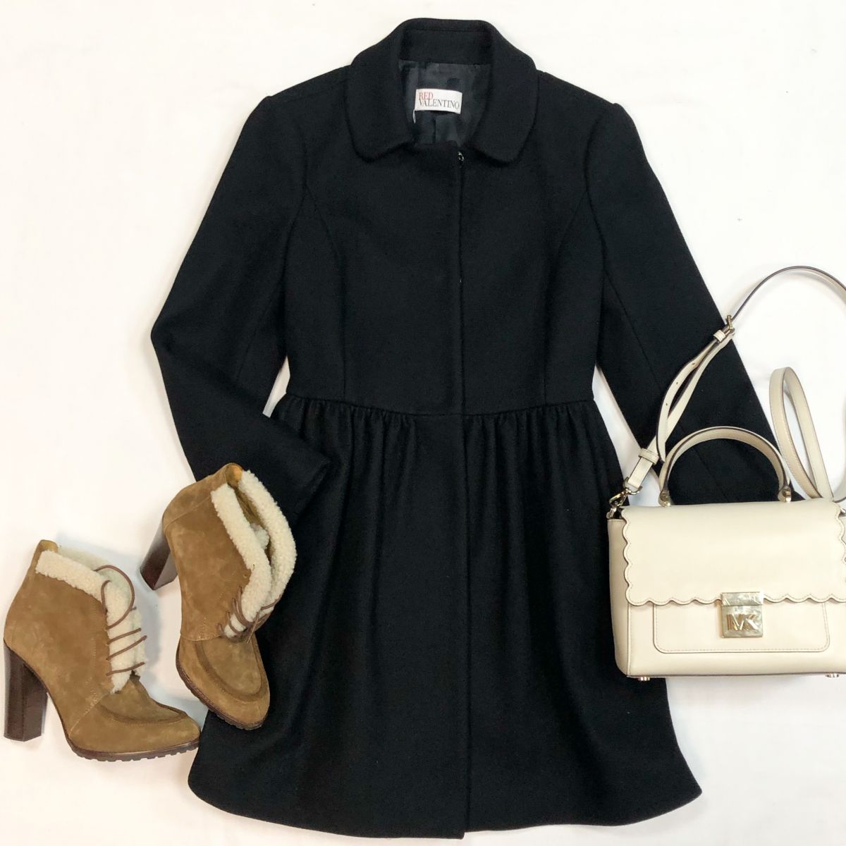 Пальто Red Valentino размер 40 цена 9 231 рубБотильоны Ralph Lauren размер 38.5 цена 15 385 рубСумка Michael Kors