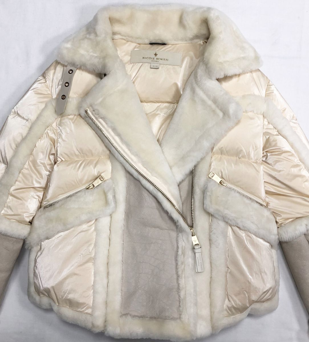 Пуховик Nicole Benisti размер S цена 46 965 руб
Ботинки Jimmy Choo размер 38.5 цена 46 965 руб
 