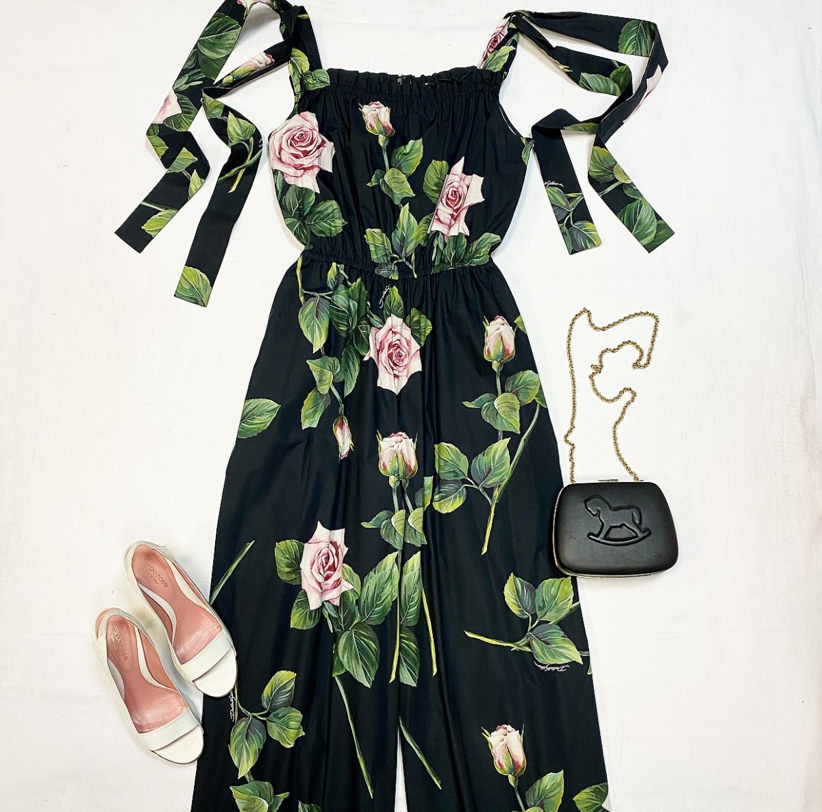 Комбинезон Dolce Gabbana размер 40 цена 27 693 рубТуфли Sergio Rossi размер 39.5 цена 10 770 рубКлатч Ulyana Sergeenko