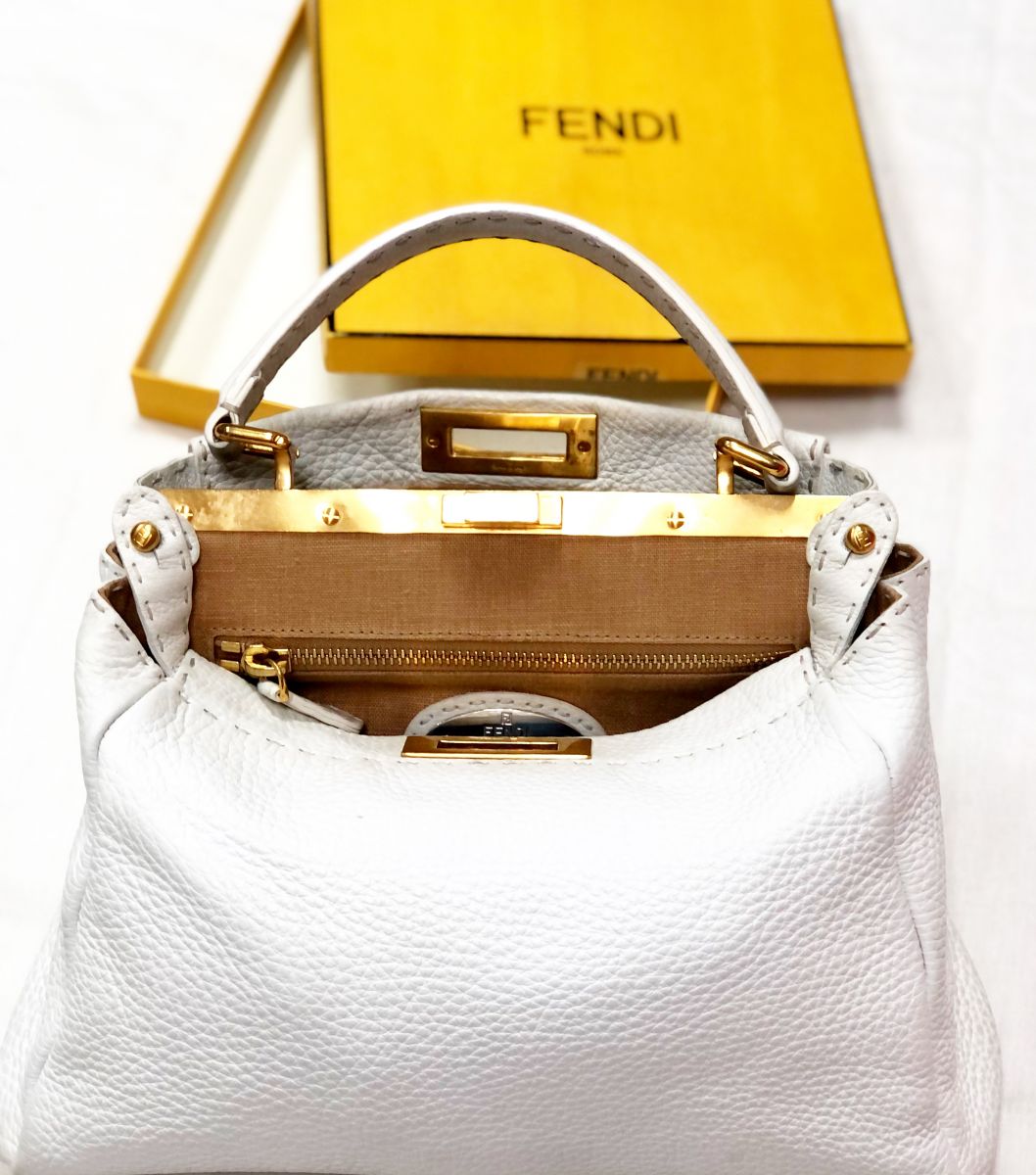 Сумка FENDI цена 62 620
Руб