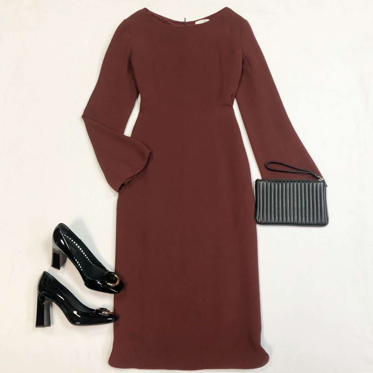 Платье The Row размер 6 цена 4 616 рубТуфли Louis Vuitton размер 40 Вена 23 078 рубКлатч Tom Ford