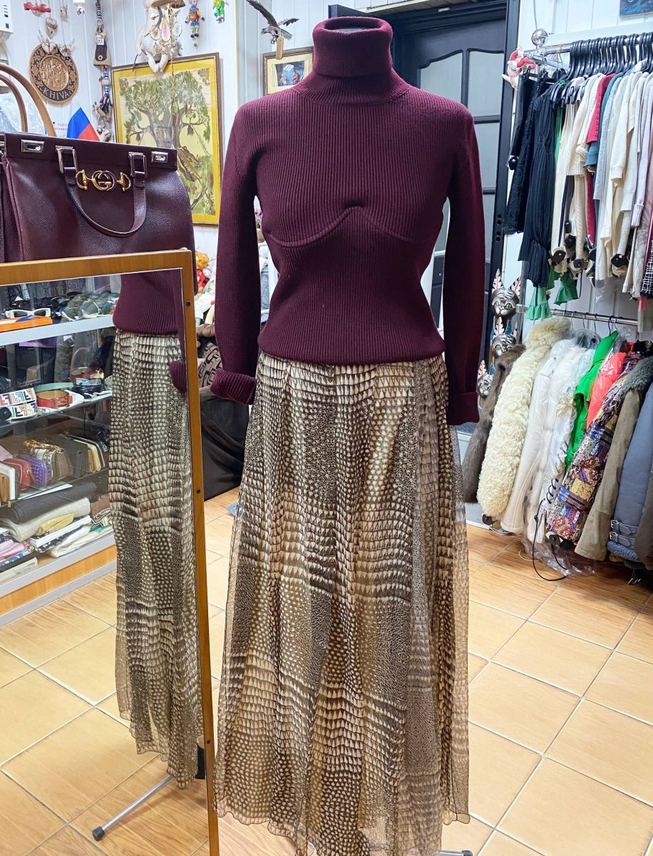 Кофта Bottega Veneta размер 42 цена 23 483 руб
Юбка Trussardi размер 42 цена 10 959 руб
