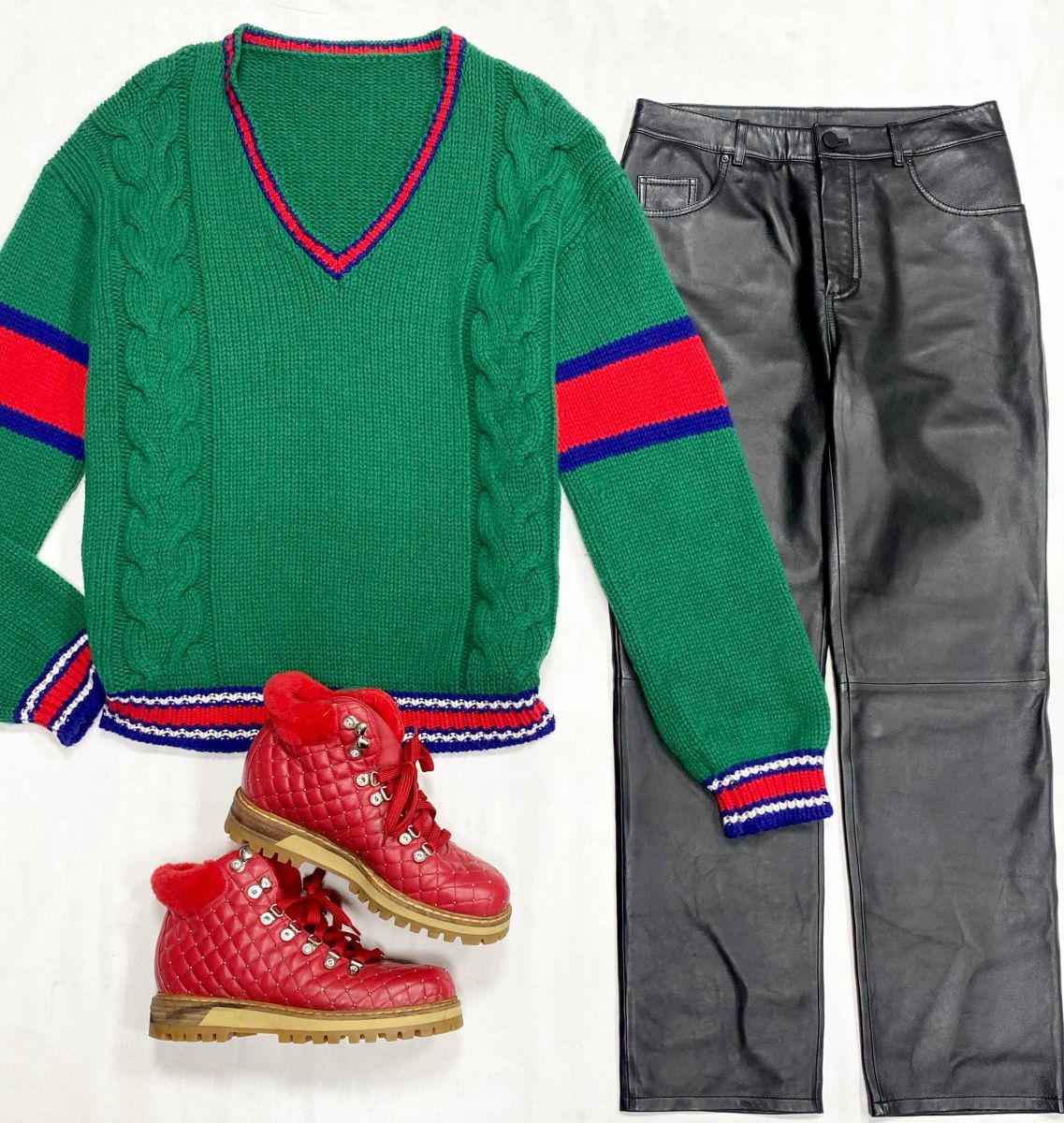 Брюки /кожа/ Must размер 42 цена 46 965 руб/ с биркой/ 
Свитер Gucci размер M цена 23 483 руб
Ботинки Lesilla размер 38 цена 26 614 руб