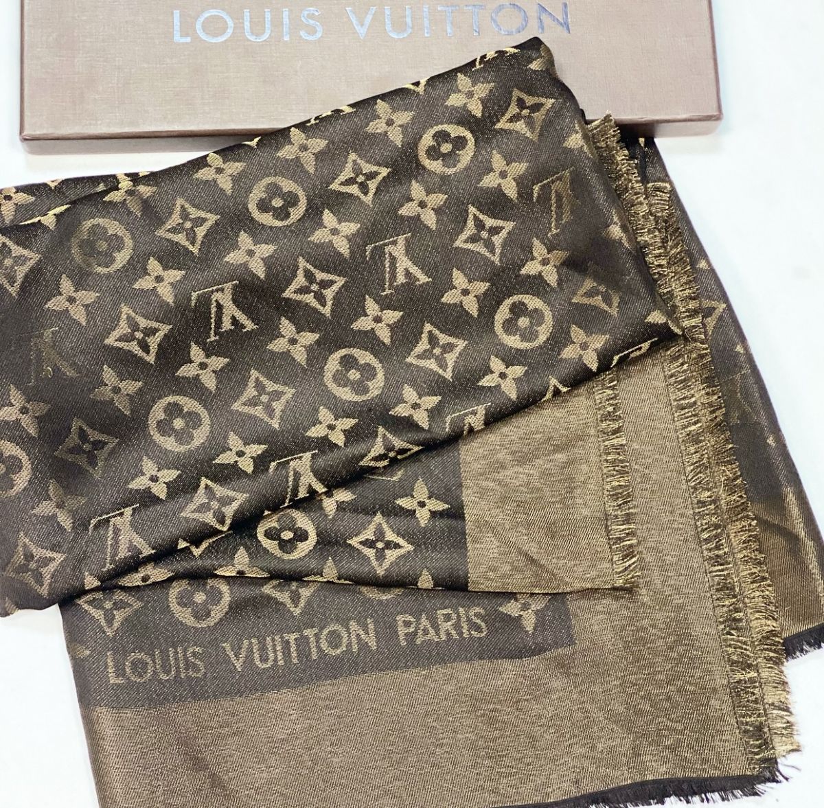 Шаль Louis Vuitton размер 140/140 цена 18 463 руб 