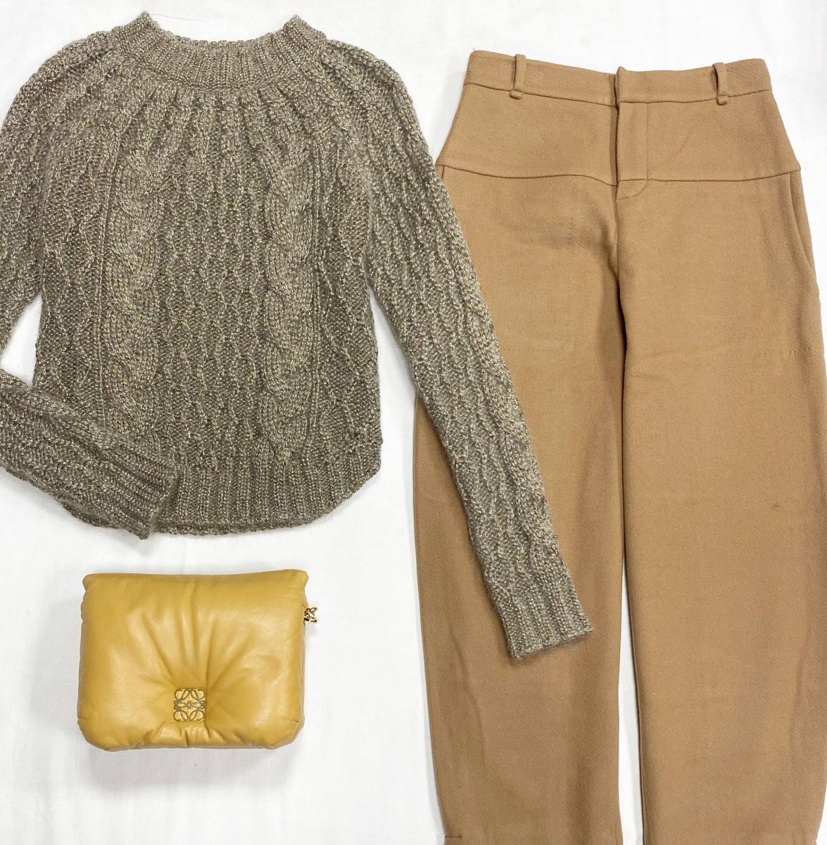 Свитер/ люрекс/ Saint Laurent размер S цена 23 483 руб
Брюки Chloe размер 40 цена 10 959 руб
Сумка Loewe 